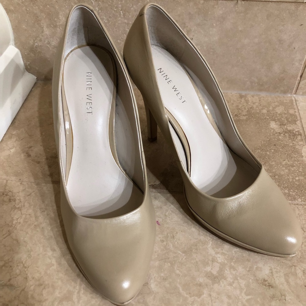 Nine West taupe platform pumps 7 M